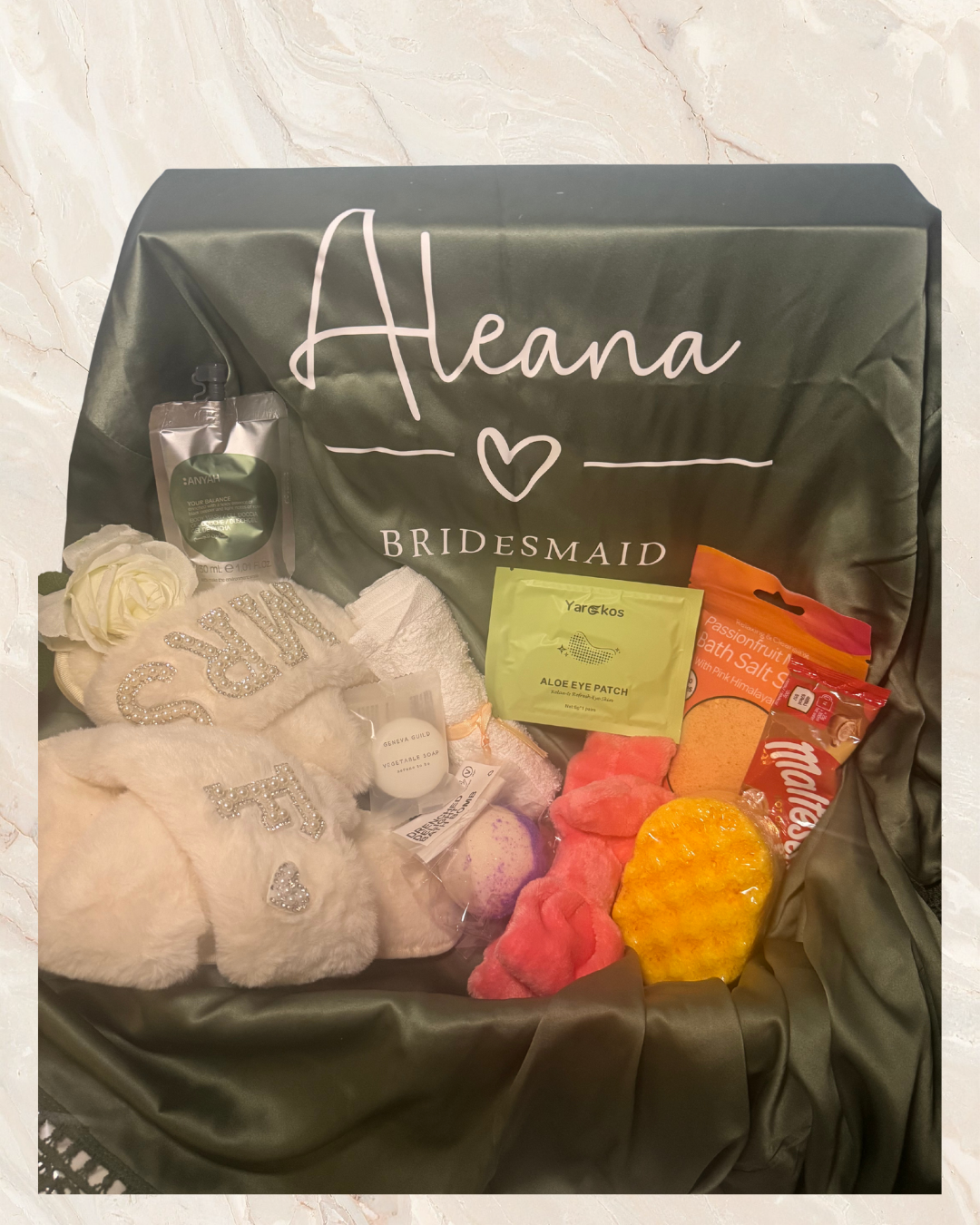 Luxury Bridesmaid Gift Box – Personalised Bridesmaid Proposal Hamper with Spa Pamper Set, Slippers & Treats | Wedding Party Gift for Her